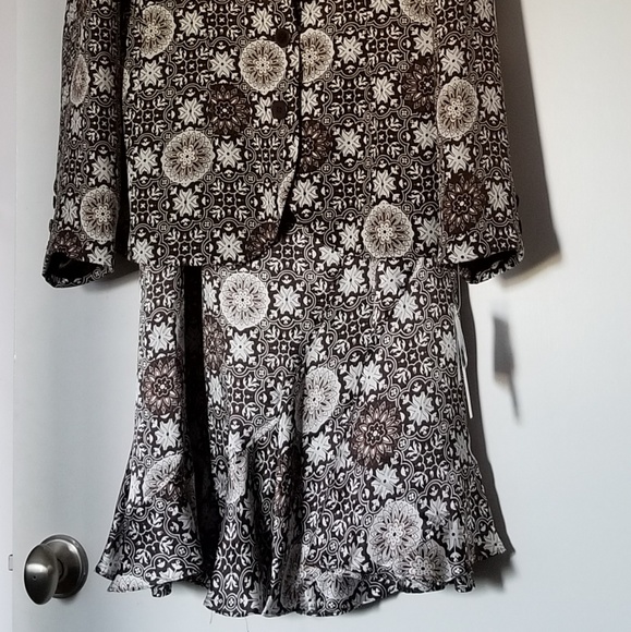 Jacket and Skirt Ensemble - Picture 2 of 8